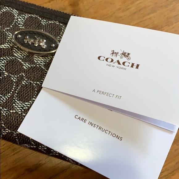 NWOT AUTHENTIC COACH WALLET WITH CLASSIC  LOGO - Picture 3 of 5